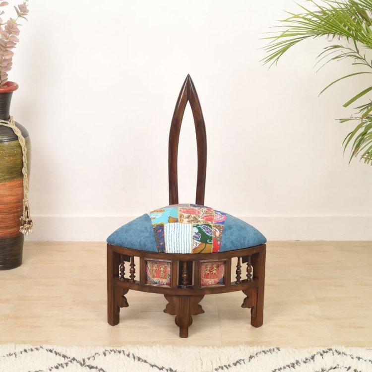 Relax in Style: Buy Wooden Chairs for Your Living Room!