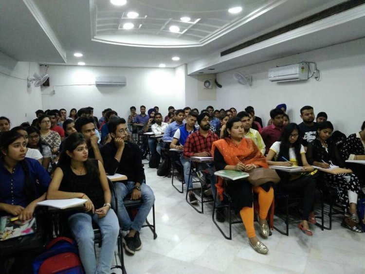 Navigating the Maze: IAS Coaching in Delhi