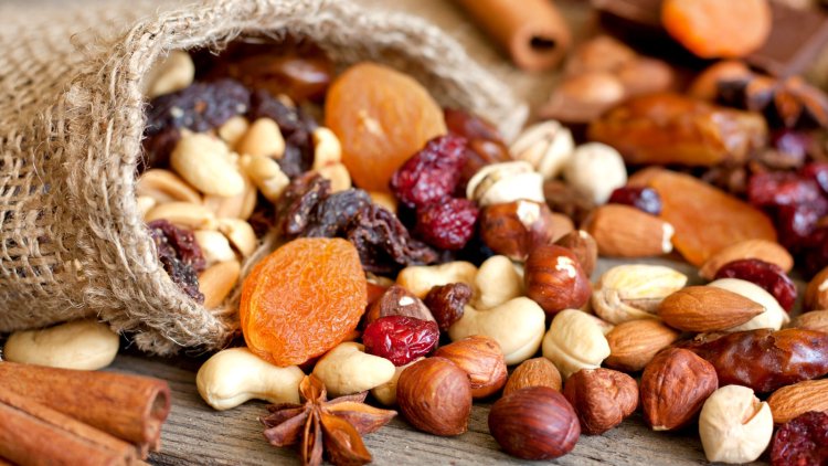 How can dry fruits contribute to a strong brain?