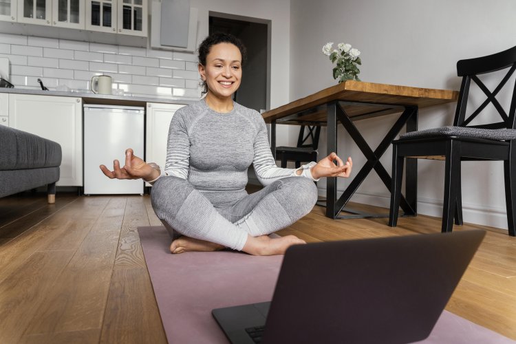 Benefits of Practicing Yoga Online from the Comfort of Your Home