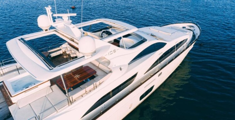 Owner sells Megayacht Azimut Jumbo 105 year 2006 located in Costa Rica