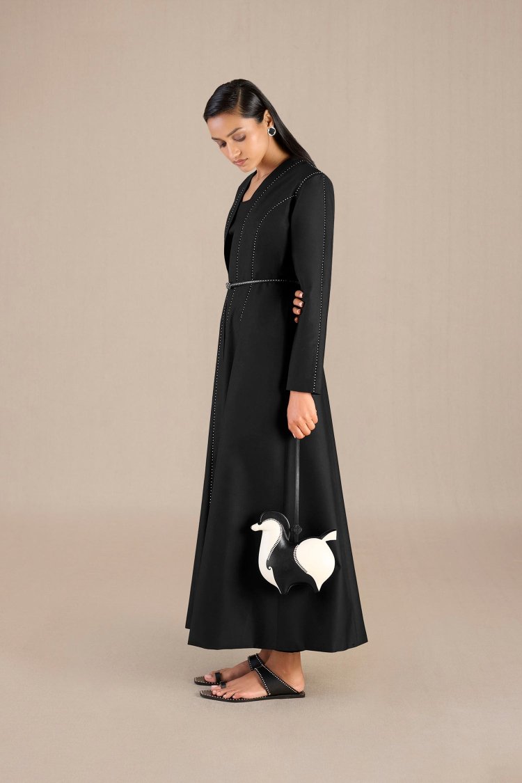 7 Abaya Styling Tips for a Fashionable Look in Kuwait