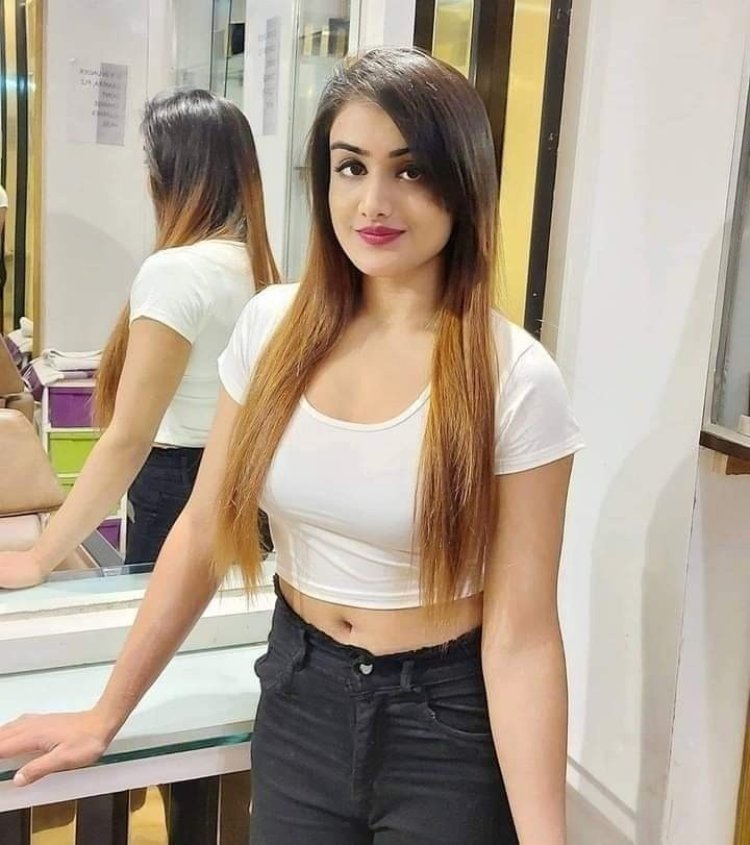 Date a Beautiful and appealing Girl in Delhi