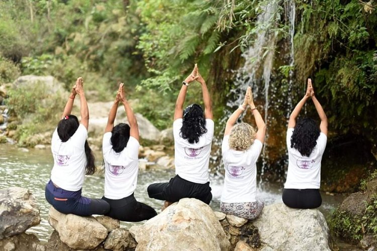 Ultimate Guide to the Best Yoga Retreat in Rishikesh