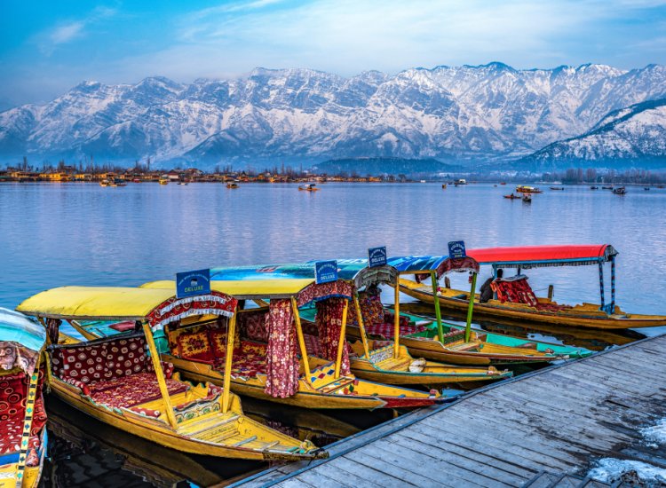 Kashmir Tour Package from Delhi: Experience the Magic of Kashmir