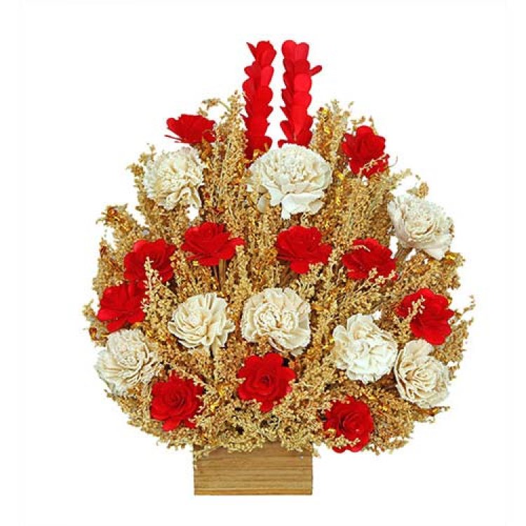 Upgrade Your Home With Beautiful Wooden Crafts and Stunning Dried Flower Bouquets