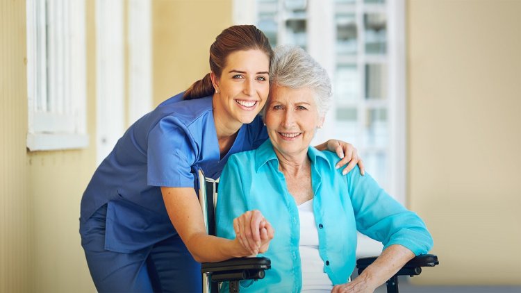 Comparing Home Care Services vs. Assisted Living in Florida