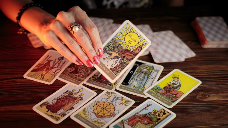 A Guide To Enlightenment With The Best Tarot Card Reader