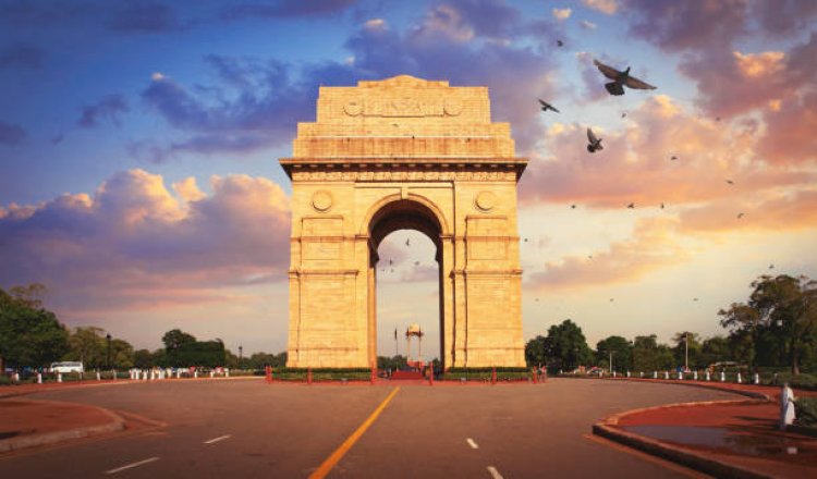 A Day at India Gate: History, Picnics, and Evening Fun