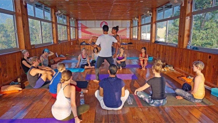 100 Hour Yoga Teacher Training In Rishikesh