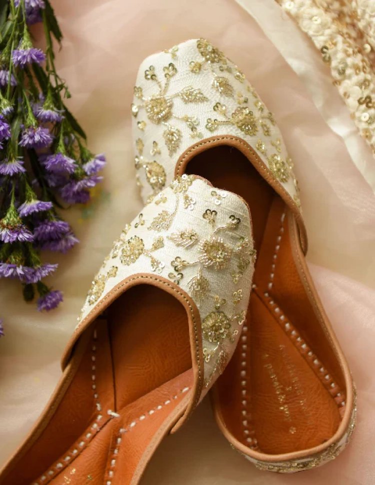 How to Shine Bright: Styling Tips for Golden Punjabi Juttis