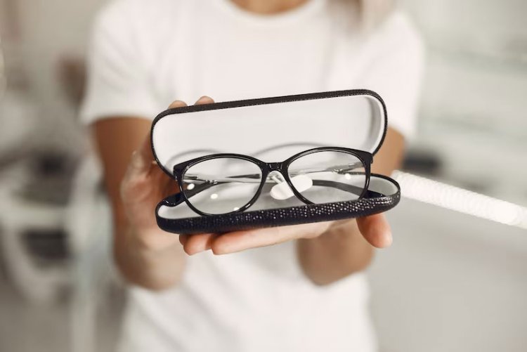 How glasses & contacts limit job performance and creativity﻿