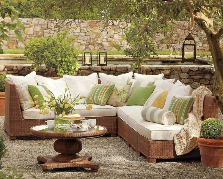 Outdoor Upholstery in Dubai: Elevating Style and Comfort in the Harsh Desert Climate