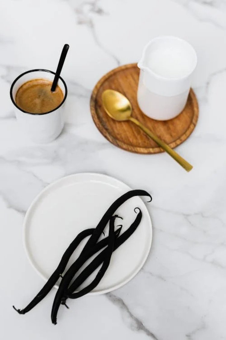 Vanilla Bean Extract vs. Whole Vanilla Beans: Which is Better for You?