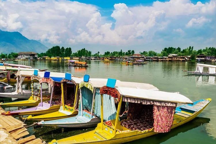 Book a Cheap Kashmir Trip with Local Company
