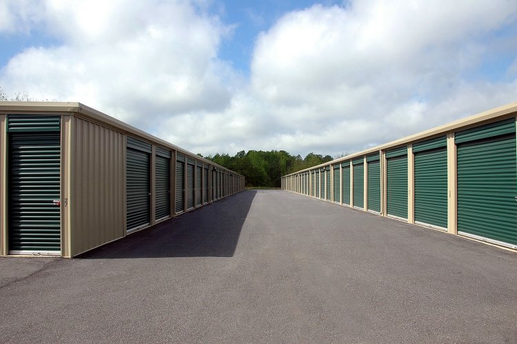 Moving Without Worries: Using Self Storage for Your Relocation