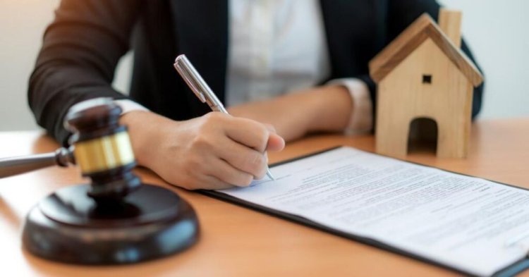 The Role of a Real Estate Lawyer in Ontario: What to Expect During the Closing Process