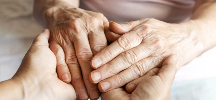 Caring for elderly relatives: How to combine personal responsibilities with caring for loved ones?