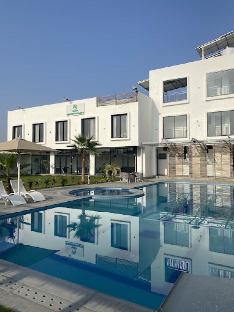 Are luxury holiday homes in Jaipur suitable for families?