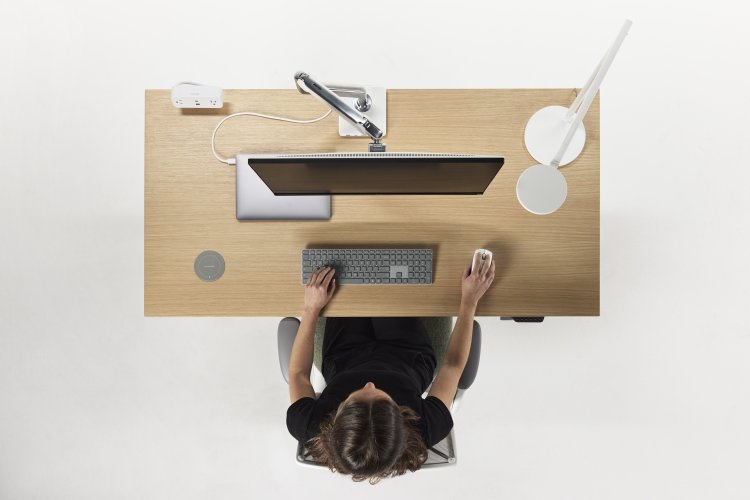 How Ergonomic Desks Can Improve Employee Satisfaction and Retention