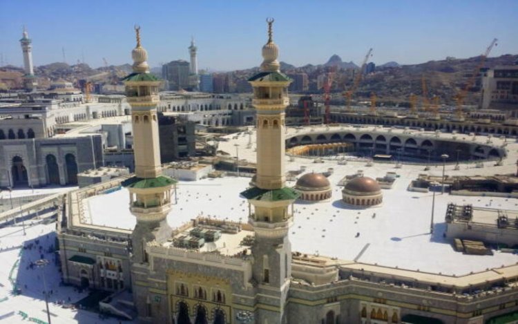 Umrah Packages for Solo Travelers: A Guide to Safe and Fulfilling Trips