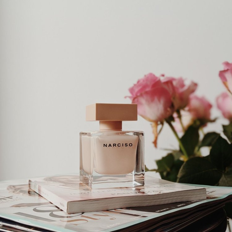 The Timeless Charm of Sandalwood: Exploring Sandalwood Oil Benefits and the World of Oil Fragrance
