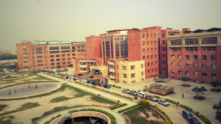 Why Amity University Noida Stands Out Among the Best BBA Colleges in Delhi