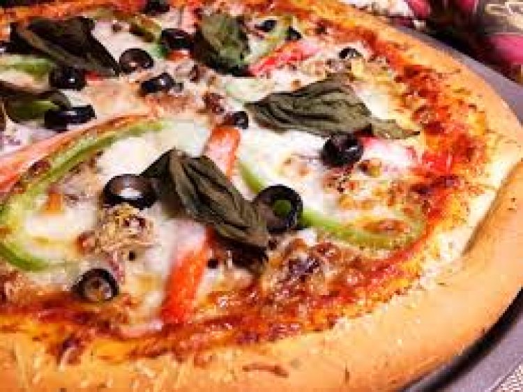 Experience the Classic Taste of Pizza Quattro Formaggi in Viechtach