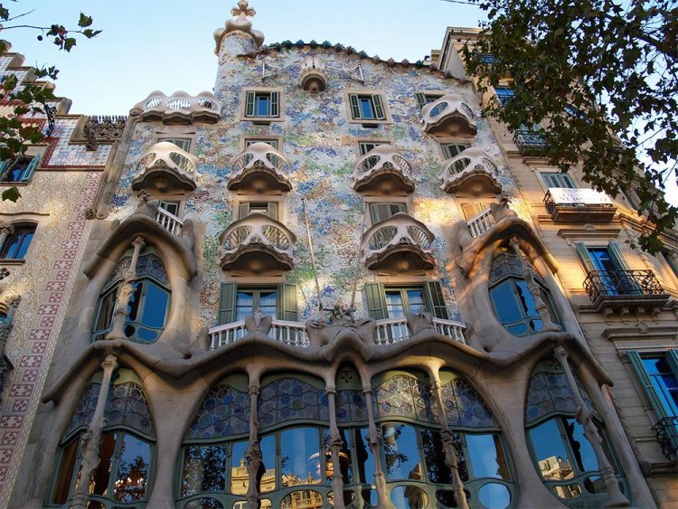 Decoding the Dream Weaver: Antoni Gaudí's Architectural Soul in Barcelona