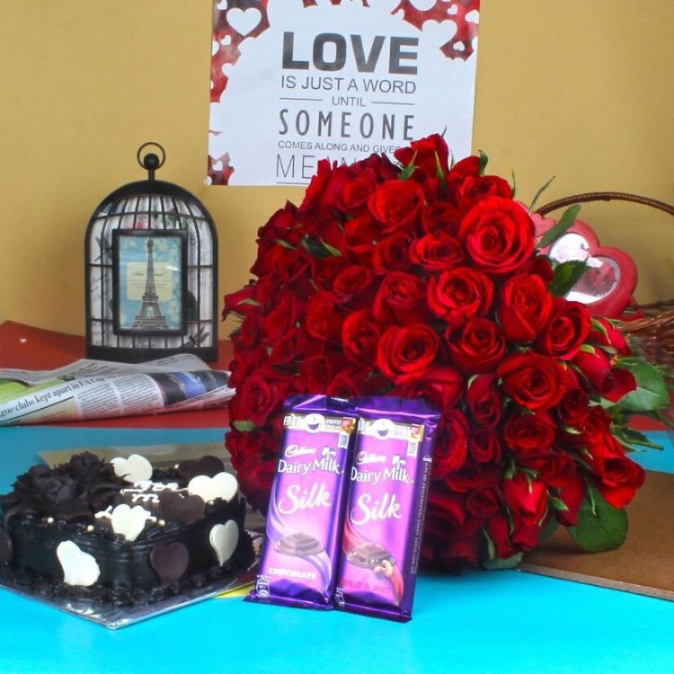 Surprise Your Partner with the Best Anniversary Gifts Online from OyeGifts