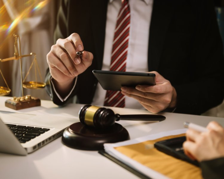 How to Choose the Right Family Lawyer in Delhi for Your Legal Needs