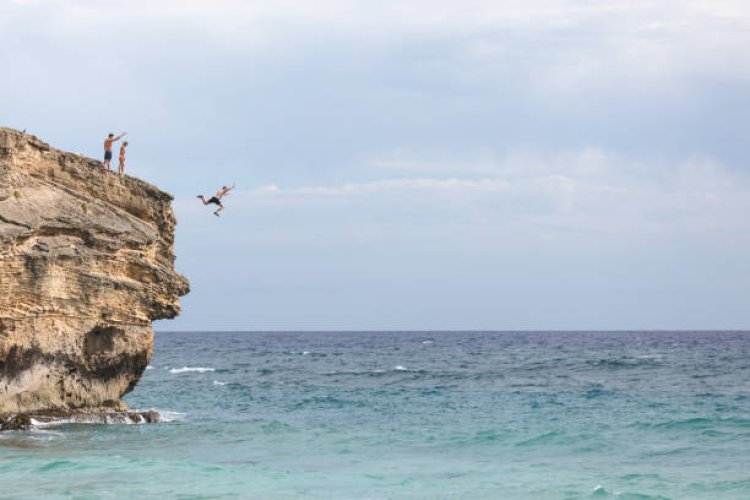 Cliff Jumping in Aruba: Tips for a Safe and Thrilling Adventure