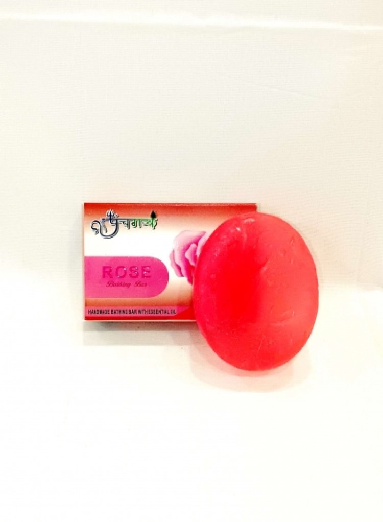 Panchgavya Rose soap is still used in Ayurvedic medicine for skin care and body toxic. Rose has relaxing effects that relax the body, relieve stress and brighten the skin. Soap made of rose petals contains oils that nourish dry skin.