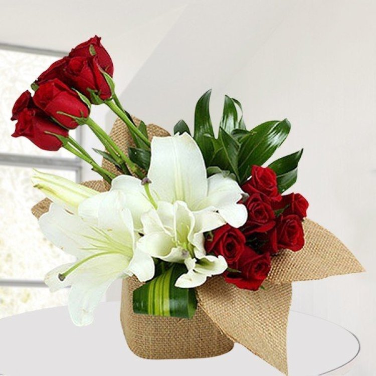 The Rise of Online Flowers Delivery and Personalized Gifts Transforming How We Celebrate Anniversaries