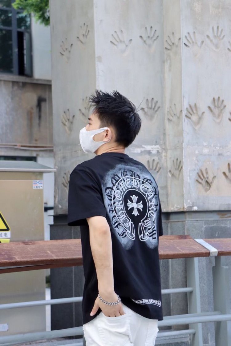 How a Dressing Shirt Shapes Silent Social Signals