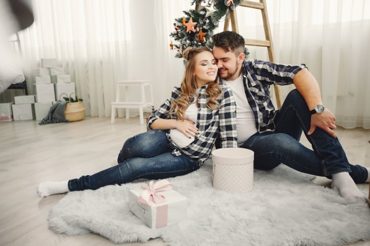 Wedding Anniversary Gifts Online Top Picks for Him, Her & Couples