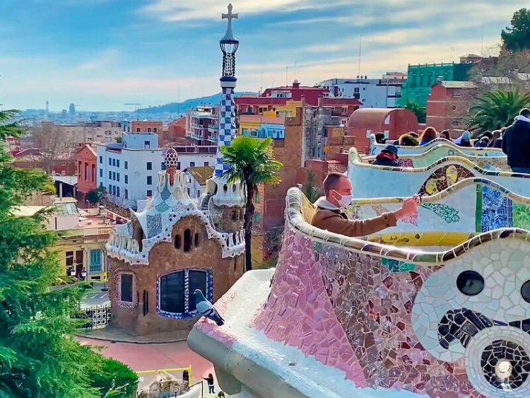 Unlock Barcelona's Masterpiece: Your Ultimate Park Güell Tour Guide