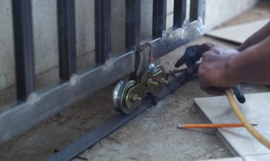 How Garage Door Repair Services Prevent Unexpected Motor Failure?
