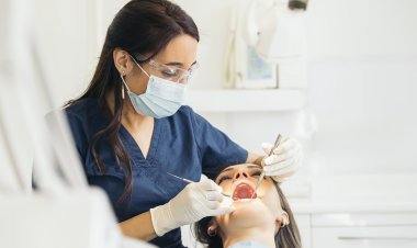 “Dentures 101: Your Complete Guide to Comfortable, Natural-Looking Smiles”