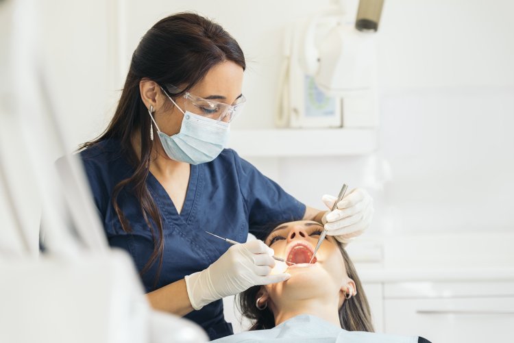 “Dentures 101: Your Complete Guide to Comfortable, Natural-Looking Smiles”