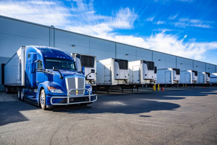 How Commercial Truck Repair Services Improve Fleet Safety & Compliance