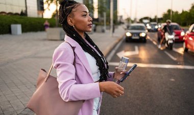 2026 Work Bag Report: What Women Carry to the Office and Why