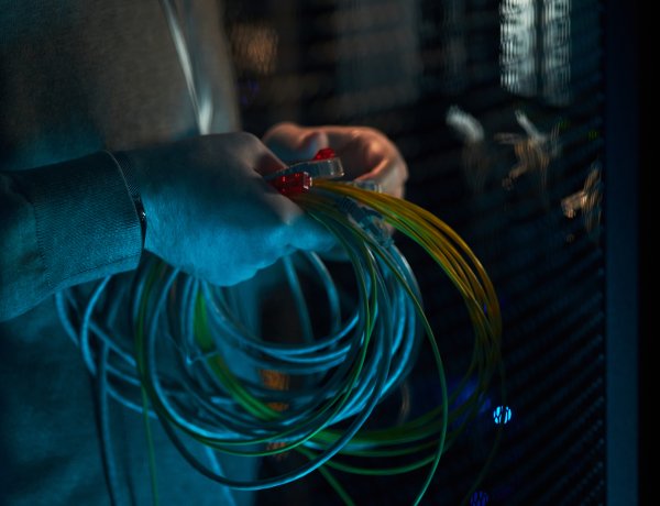 The Key Differences Between Dedicated and Shared Fiber Internet for Canadian Companies