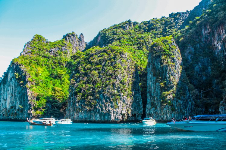 Vietnam vs Thailand: Which Country Should You Visit?