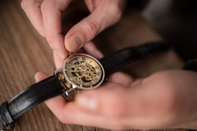 Smart Luxury Buying: How to Choose the Right Watch Without Overspending