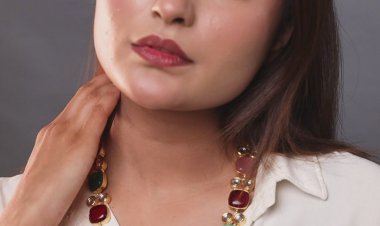 What Is a Cascade Necklace? The Style Guide You Didn't Know You Needed