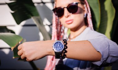 How Seasonal Fashion Affects Watch Material Choices