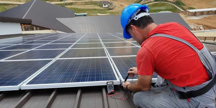 Top Benefits of Using a 585 Watt Solar Panel System