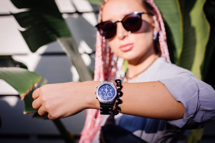 How Seasonal Fashion Affects Watch Material Choices