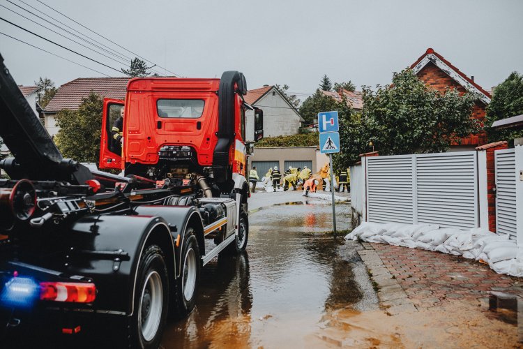 How Flood Gates for Houses Are Changing Residential Flood Protection!
